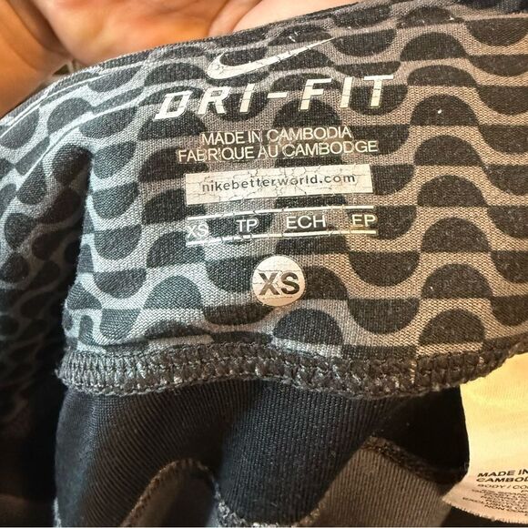 Nike Cropped Shin Length DriFit Leggings size XS - Picture 6 of 9